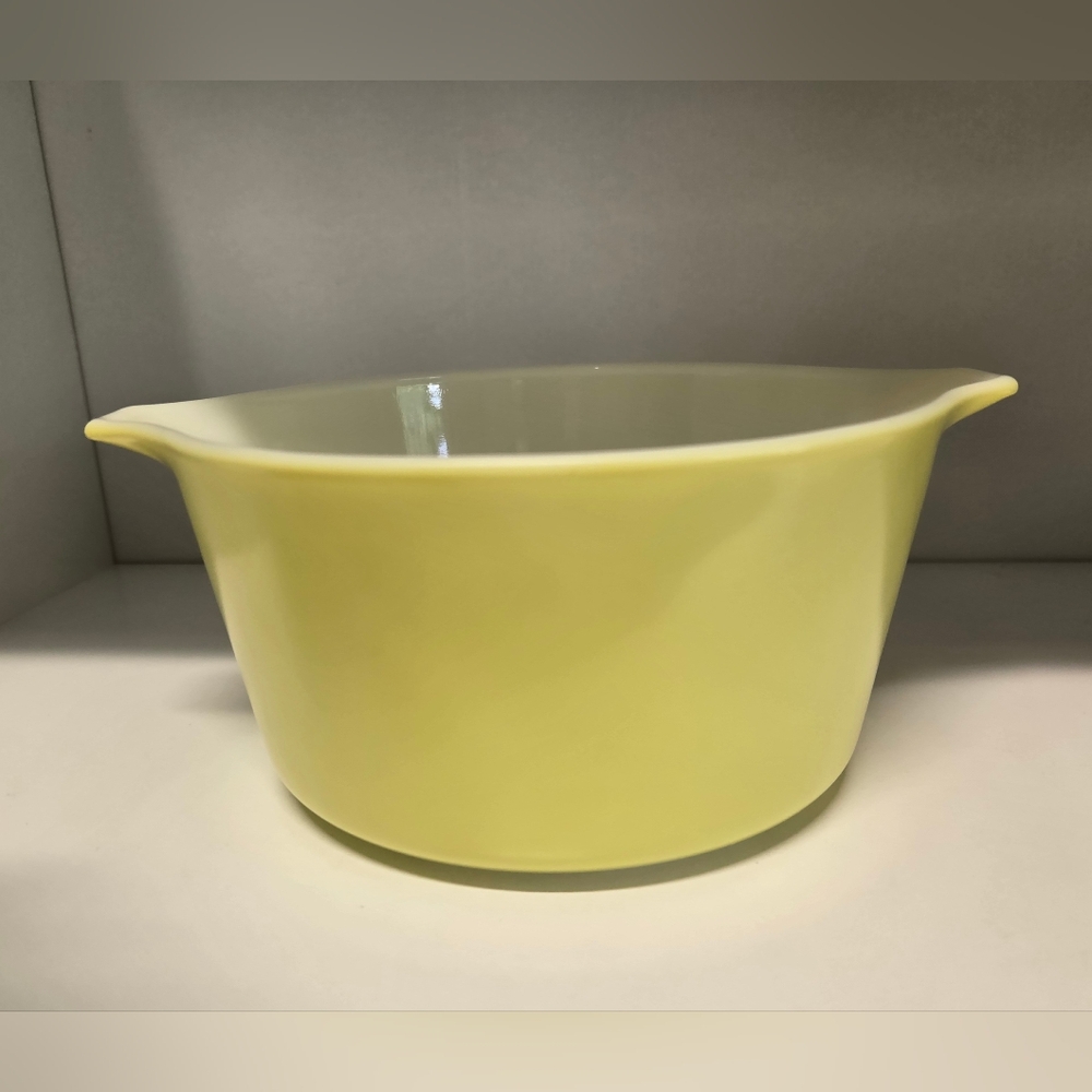 Vtg Cinderella Pyrex Yellow #473 1q Baking Bowl - Picture 2 of 4
